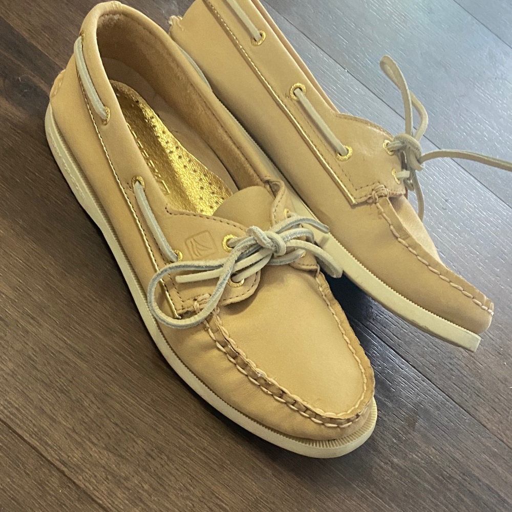 Sperry Tan Boat Shoes with White Laces
